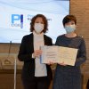 Belén Hernández (izp.), premio ámbito hospitalario con Paola Galbany, presidenta del Colegio de Enfermería de Barcelona y miembro del jurado